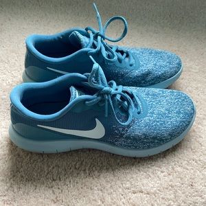 Nike flex sneakers
